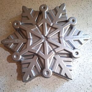 Nordicware Snowflake Pan NWOB